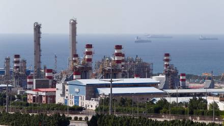 South Pars, największe znane złoże gazu ziemnego na świecie, fot. PAP/EPA/ABEDIN TAHERKENAREH