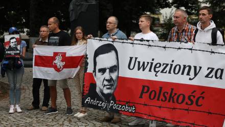 Akcja solidarności z uwięzionym Andrzejem Poczobutem, dziennikarzem i działaczem Związku Polaków na Białorusi Fot. PAP/Artur Reszko