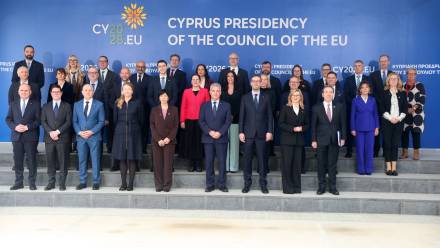 Spotkanie w Centrum Konferencyjnym Filoxeniana Cyprze. Fot. PAP/ EPA/GEORGE CHRISTOFOROU