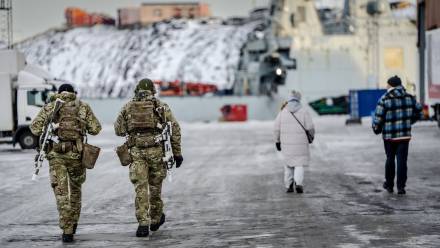 Żołnierze w stolicy Grenlandii, Nuuk. Fot. PAP/EPA/Mads Claus Rasmussen