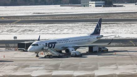  Lotnisko Chopina. Linie LOT. Fot. PAP/Albert Zawada