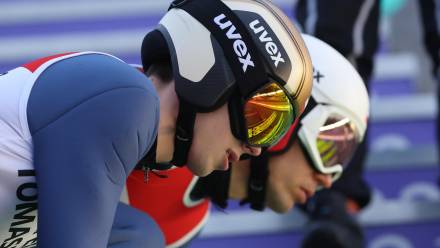 Kamil Stoch (P) i Kacper Tomasiak (L). Fot. PAP/Grzegorz Momot