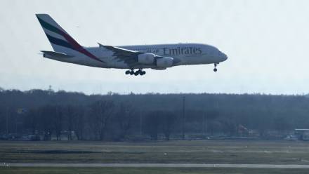 Samolo Emirates, zdjęcie ilustracyjne, fot. PAP/EPA/RONALD WITTEK