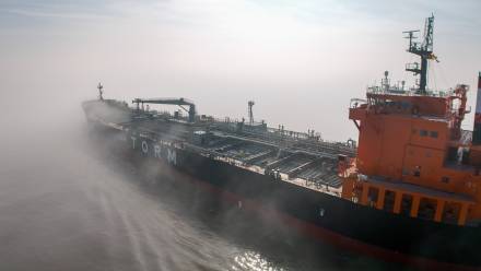 Tankowiec Fot. PAP/EPA/OLIVIER HOSLET