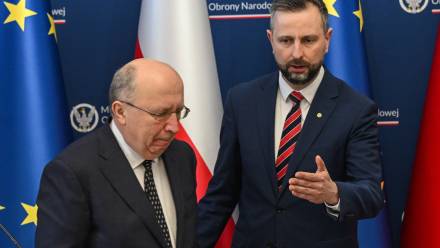 Wicepremier, minister obrony narodowej Władysław Kosiniak-Kamysz (P) i komisarz ds. obrony i przestrzeni kosmicznej UE Andrius Kubilius. Fot. PAP/Radek Pietruszka