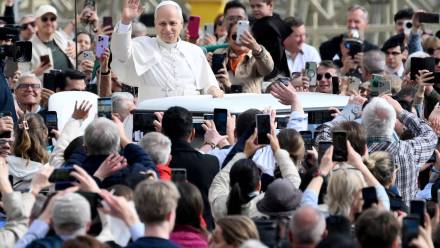 Papież Leon XIV na Placu Świętego Piotra, fot. PAP/EPA/ANSA/ETTORE FERRARI
