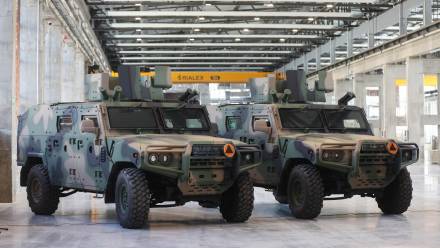 Uroczystość wręczenia decyzji o wsparciu nowej inwestycji spółki Rosomak S.A. przez Katowicką Specjalną Strefę Ekonomiczną Fot. PAP/Art Service