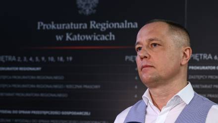 Rzeczniczk Prokuratury Regionalnej w Katowicach Michał Binkiewicz podczas wypowiedzi dla mediów Fot. PAP/Kasia Zaremba