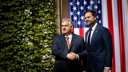 Premier Węgier Viktor Orban i wiceprezydent USA J.D. Vance. Fot. PAP/EPA/Akos Kaiser