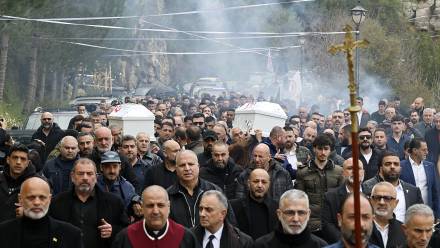 Pogrzeb zmarłego działacza partii Chrześcijańskie Siły Libańskie (Libanese Forces) Pierre’a Mouawada i jego żony Flavii. Fot. PAP/EPA/WAEL HAMZEH