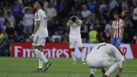 Piłkarze Realu Madryt reagują na zakończenie meczu LaLiga pomiędzy Realem Madryt a Gironą FC. Fot. EPA/JUANJO MARTIN