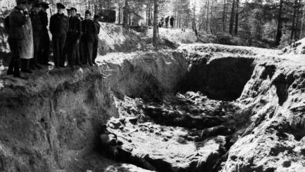 Katyń, ekshumacja zwłok, 1943 r. Fot. PAP/Archiwum