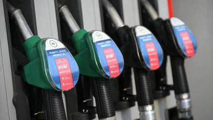 Stacja benzynowa. Fot. PAP/Marcin Obara