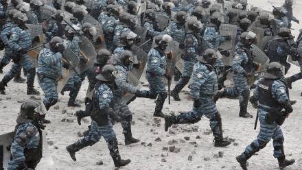 Członkowie specjalnej jednostki ukraińskiej policji Berkut podczas protestów w Kijowie w 2014 r. Fot. PAP/EPA/ALEXEY FURMAN