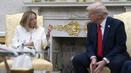 Giorgia Meloni i Donald Trump podczas wizyty premier Włoch w Białym Domu, fot. PAP/EPA/CONSOLIDATED NEWS PHOTOS POOL/CHRIS KLEPONIS / POOL