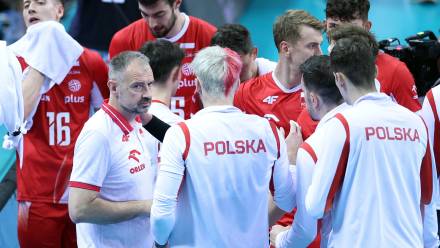 Trener reprezentacji Polski Nikola Grbic (L) i reprezentanci Polski, fot. PAP/Łukasz Gągulski