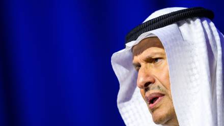 Saudyjski minister energii książę Abdulaziz bin Salman. Fot. PAP/EPA/	MAX SLOVENCIK