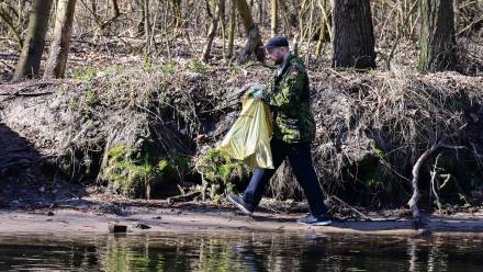 Sprzątanie dorzecza Odry Fot. PAP/Marcin Bielecki