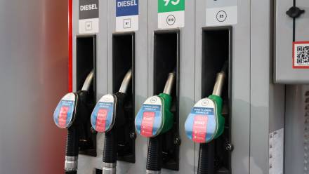 Stacja benzynowa. Fot. PAP/Albert Zawada