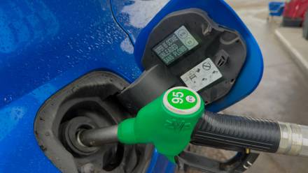 Stacja benzynowa (zdjęcie ilustracyjne). Fot. PAP/Darek Delmanowicz