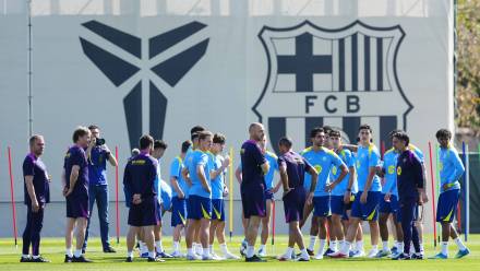 Trening piłkarzy Barcelony Fot. PAP/EPA/Alejandro Garcia