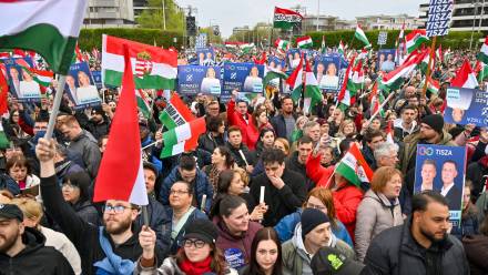 Zwolennicy partii Tisza Fot. PAP/EPA/TIBOR ILLYES