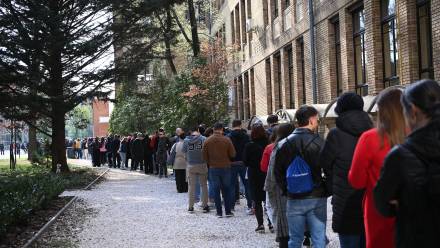 Trwa głosowanie w wyborach parlamentarnych na Węgrzech. Fot. PAP/EPA/		ATTILA KOVACS