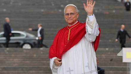 Leon XIV w Algierze, stolicy kraju, fot. PAP/EPA/MOHAMED MESSARA