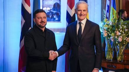 Wołodymyr Zełenski, Jonas Gahr Stoere. Fot. PAP/EPA/CORNELIUS POPPE