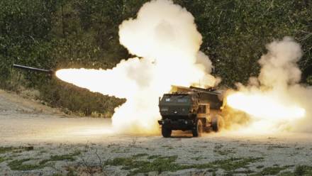 System artylerii rakietowej HIMARS. Fot. PAP/EPA/ROLEX DELA PENA