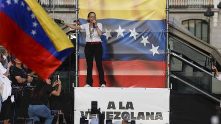 Maria Corina Machado podczas wiecu w Madrycie, fot. PAP/EPA/EFE/Javier Lizon