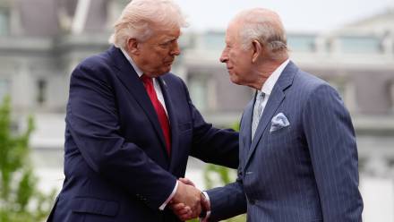 Król Karol III, Donald Trump. Fot. PAP/EPA/YURI GRIPAS 