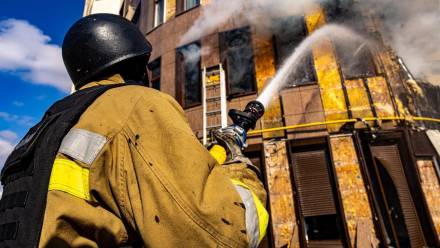 Kowalenko: głównym celem Rosjan podczas takich ataków w środku dnia jest zwiększenie liczby ofiar wśród ludności cywilnej. Fot. X/DSNS.GOV.UA (zdjęcie ilustracyjne)