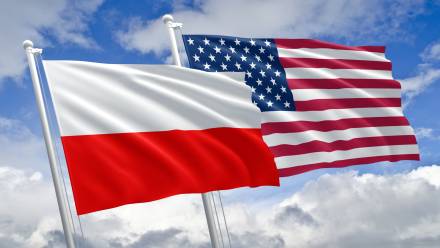 Premier: jeśli pojawi się szansa na zwiększenie obecności amerykańskiej w Polsce, rząd i prezydent będą współpracować w tej sprawie. Fot. Adobe Stock/ Artur Grom