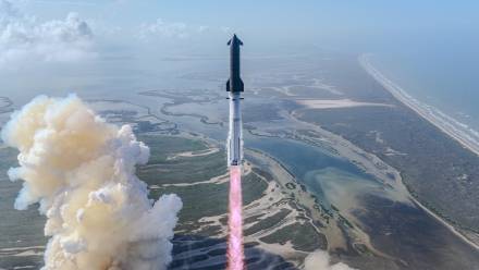 Udany lot testowy udoskonalonej wersji rakiety Starship firmy SpaceX. Fot. SpaceX/X