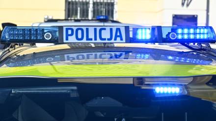 Radiowóz przed Komendą Stołeczną Policji w Warszawie	Fot. PAP/Radek Pietruszka