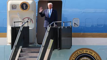 Donald Trump wysiadający z Air Force One. Fot. EPA/YONHAP
