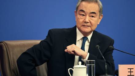 Szef chińskiej dyplomacji Wang Yi. Fot. PAP/EPA/ANDRES MARTINEZ CASARES