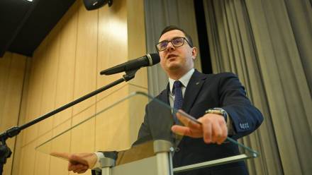 Szef resortu energii Miłosz Motyka. Fot. PAP/	Marcin Obara