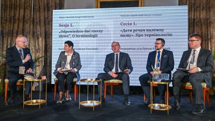 Od lewej: dr Łukasz Kamiński, prof. Natalija Starczenko, prezes Instytutu Pamięci Narodowej Karol Polejowski, prezes Ukraińskiego Instytutu Pamięci Narodowej Oleksandr Ałfiorow i dr Łukasz Adamski Fot. PAP/Darek Delmanowicz