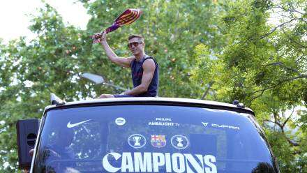 Robert Lewandowski podczas parady mistrzowskiej, fot. PAP/EPA/EFE/ALEJANDRO GARCIA