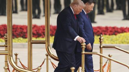 Prezydent USA Donald Trump i przywódca Chin Xi Jinping. Fot. PAP/EPA/Maxim Shemetov / POOL