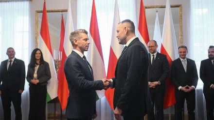 Prezydent RP Karol Nawrocki i premier Węgier Peter Magyar. Fot. PAP/Marcin Obara