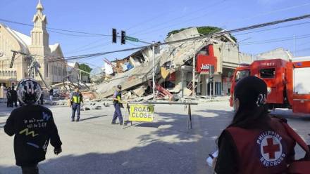 Zniszczenia po trzęsieniu ziemi w mieście General Santos Fot. PAP/EPA/PHILIPPINE RED CROSS 