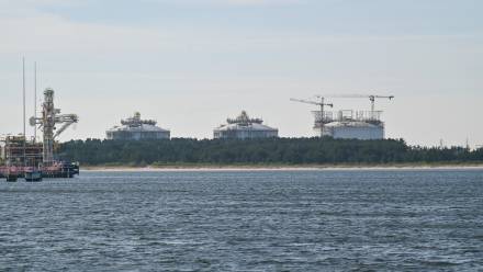 Lądowy terminal LNG im. Prezydenta Lecha Kaczyńskiego w Świnoujściu został oddany do użytku w 2016 roku. Fot. PAP/	Marcin Bielecki