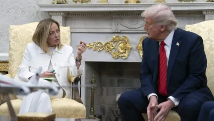 Giorgia Meloni i Donald Trump podczas wizyty premier Włoch w Białym Domu, fot. PAP/EPA/CONSOLIDATED NEWS PHOTOS POOL/CHRIS KLEPONIS / POOL