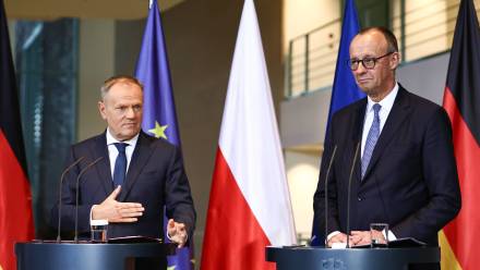 Premier Polski Donald Tusk i kanclerz Niemiec  Friedrich Merz. Fot. PAP/EPA/FILIP SINGER