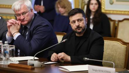 Prezydent Ukrainy Wołodymyr Zełenski oraz Szef MSZ Ukrainy Ukrainy Andrij Sybiha. Fot. PAP/Victor Kovalchuk