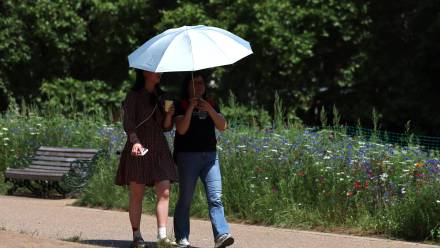 Ekstremalne upały. Fot. PAP/EPA/ANDY RAIN