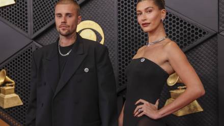 Justin Bieber i jego żona Hailey Bieber. Fot. PAP/EPA/JILL CONNELLY